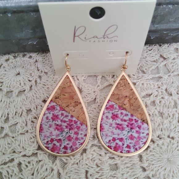 Gold Tone Cork Floral Teardrop Dangle Earrings - Picture 9 of 9